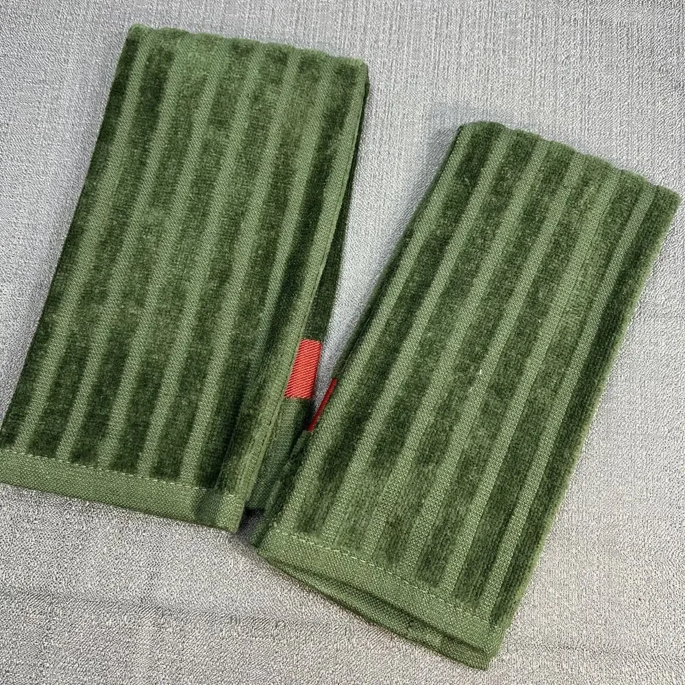 St. Nicholas Square Fingertip Towel Embroidered Red Poinsettia Christmas New (2)